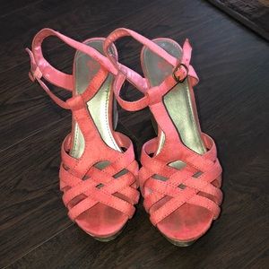 Size 8 1/2 coral wedges